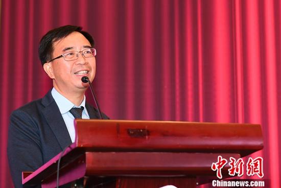 图为实验类的获奖人中国科学技术大学教授潘建伟发表获奖感言。<a target='_blank' href='http://www.chinanews.com/'>中新社</a>记者 韩苏原 摄 点击进入下一页