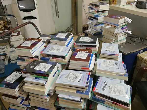 忙碌的打包现场