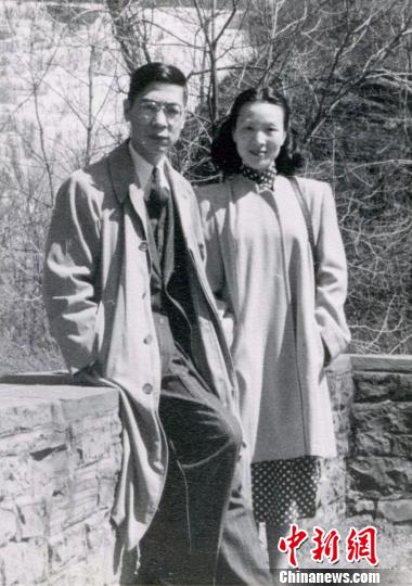 郭永怀和李佩在美国康奈尔大学的合影(中国科大供图)