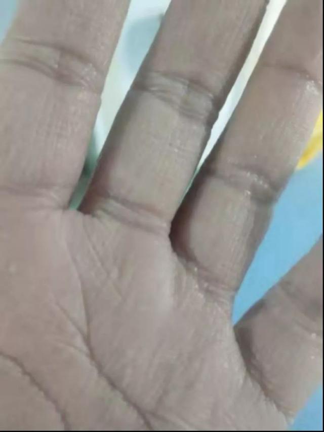 心疼！致敬前方的你